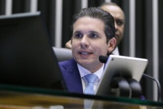 Motta diz que há compromisso do governo em discutir reestruturação de carreiras não contempladas