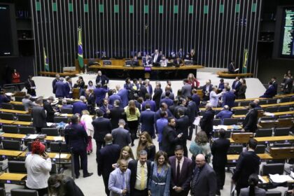 Câmara aprova projeto que aumenta pena de homicídio contra profissionais de saúde