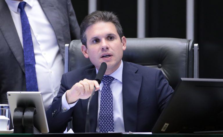 Motta discute alternativa para aumento do IOF com Alcolumbre e Haddad