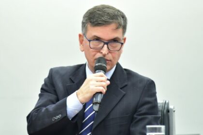 Delegado da PF afirma que investigação sobre descontos indevidos do INSS ainda está no início