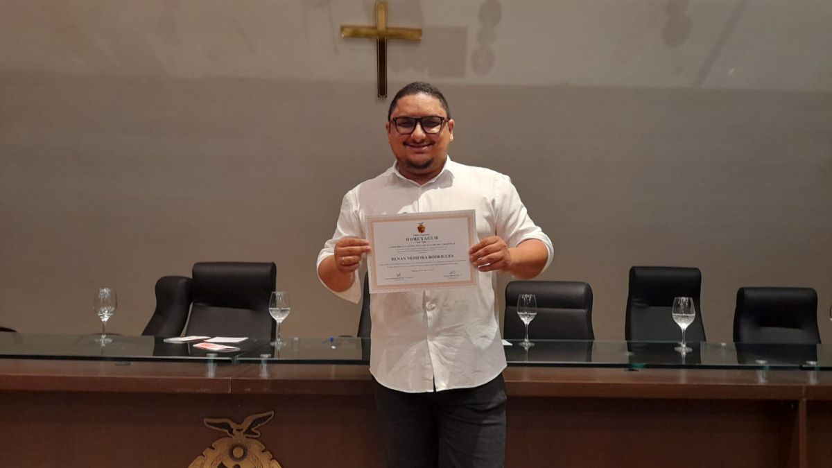 Intérprete de Libras da Câmara Municipal de Manaus é homenageado em Sessão Especial da Aleam