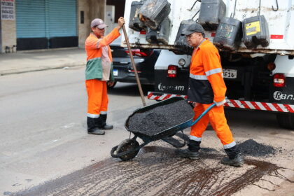 Prefeitura de Manaus realiza manutenção asfáltica na Compensa