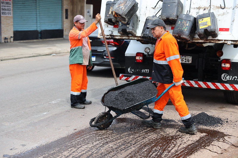 Prefeitura de Manaus realiza manutenção asfáltica na Compensa