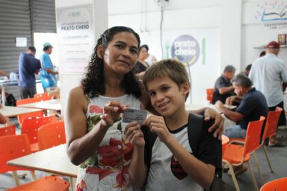 Auxílio Estadual e Prato Cheio garantem autonomia e segurança alimentar de mães e filhos no Amazonas