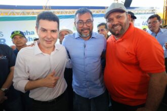 Governador Wilson Lima, Ministério das Cidades e prefeitura assinam contrato para a construção de 400 casas em Tefé