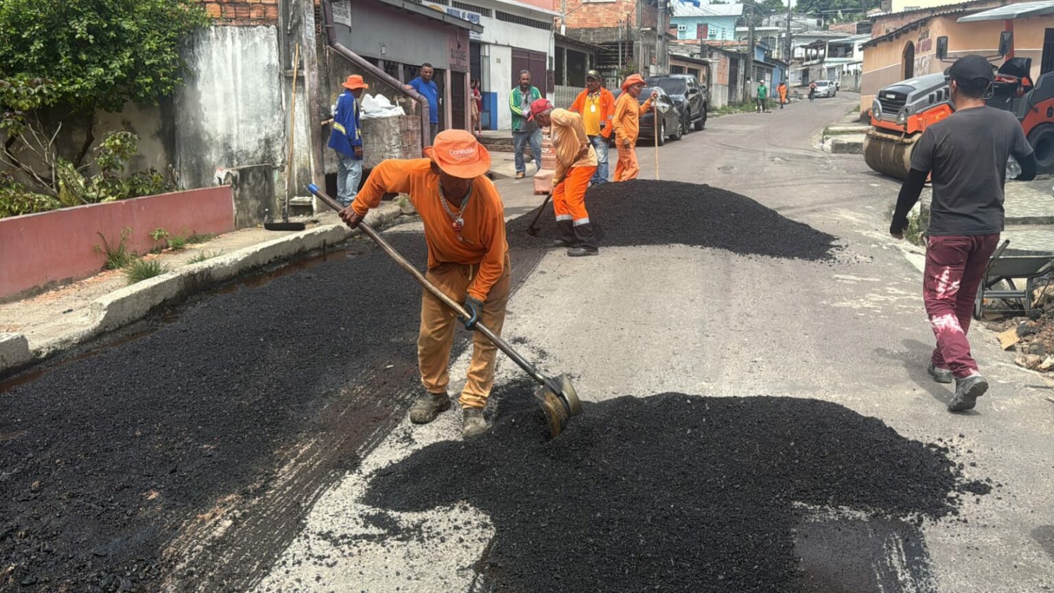 Prefeitura de Manaus realiza recuperação asfáltica na rua Girassol