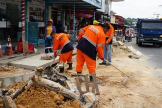 PMM atua em recuperação estrutural de via no bairro Novo Aleixo