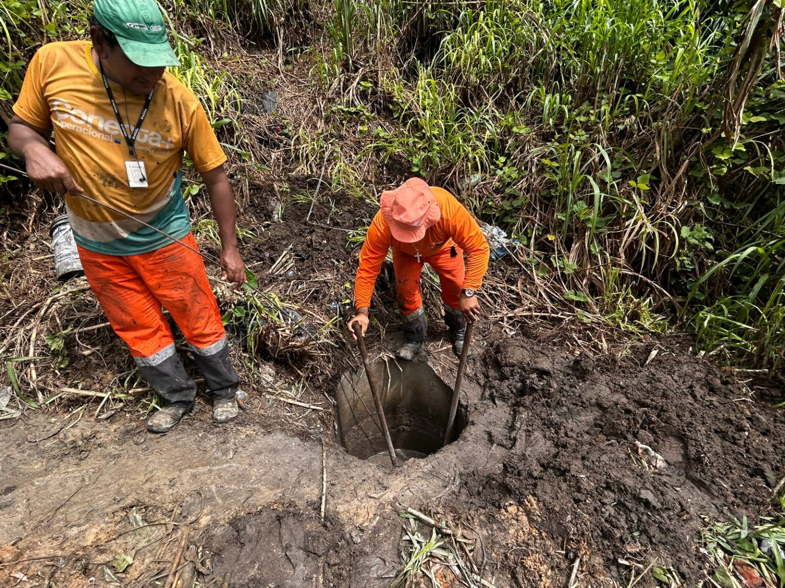 PMM realiza limpeza em rede de drenagem no Tarumã