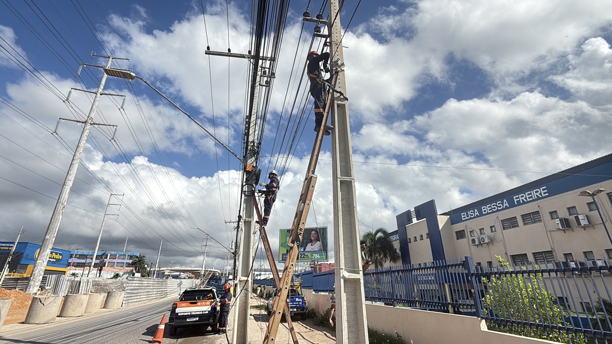 PMM atua em remanejamento de postes e avança nas obras do Complexo Viário Rei Pelé
