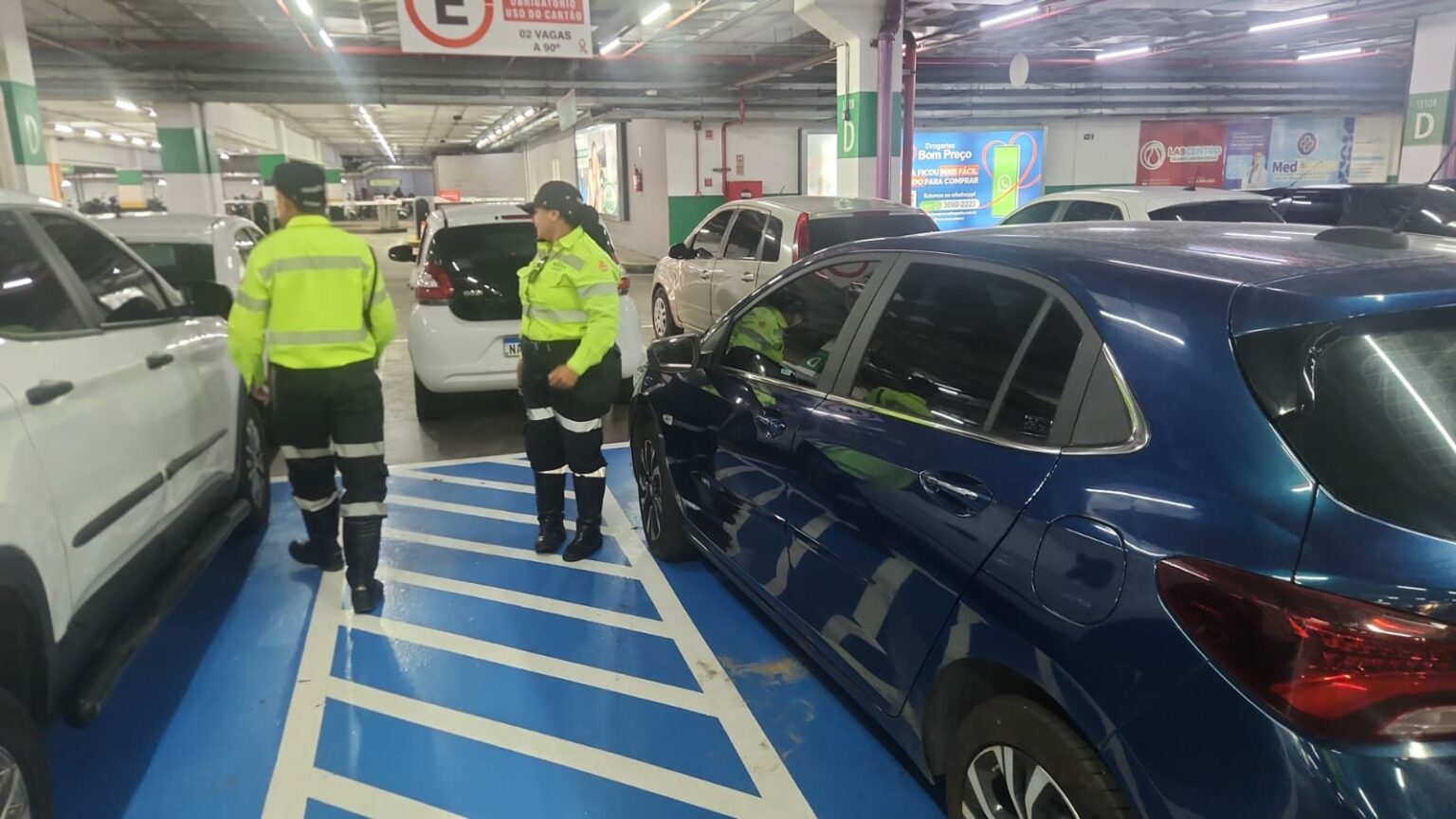 PMM autua 19 motoristas em supermercados da zona Norte