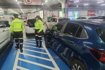 PMM autua 19 motoristas em supermercados da zona Norte