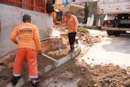 PMM trabalha em drenagem superficial de via do Tancredo Neves