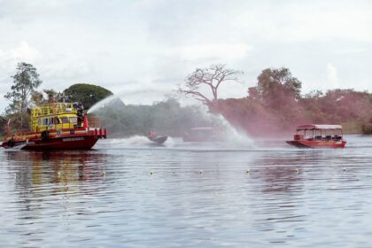 Festival de Parintins: Pela primeira vez, embarcação de combate a incêndio reforça segurança do transporte fluvial