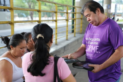 Prefeitura de Manaus realiza ação educativa do ‘Junho Violeta’ nos terminais de ônibus