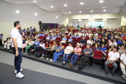 Prefeitura apresenta avanços da Educação de Jovens e Adultos durante fórum em Manaus