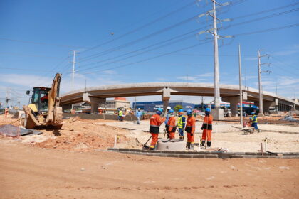 Prefeitura de Manaus intensifica obras no complexo viário Rei Pelé com equipes qualificadas e múltiplas frentes de trabalho