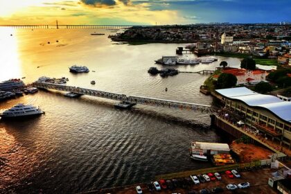 Píer turístico completa 1 ano e se consolida como rota de embarque e desembarque da prefeitura para atrativos naturais na Amazônia