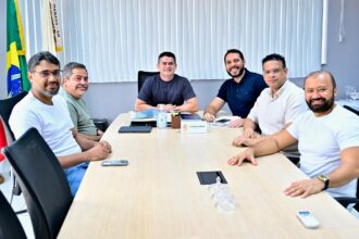 Prefeito anuncia força-tarefa para regularizar 10 mil progressões na rede municipal de ensino