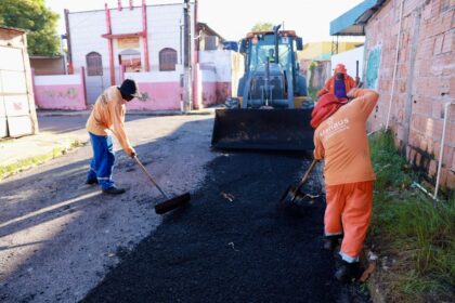 Prefeitura de Manaus realiza serviços de recuperação asfáltica no bairro Colônia Antônio Aleixo