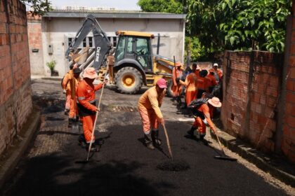‘Mutirão no Bairro’ da Prefeitura de Manaus recupera vias do bairro Tancredo Neves