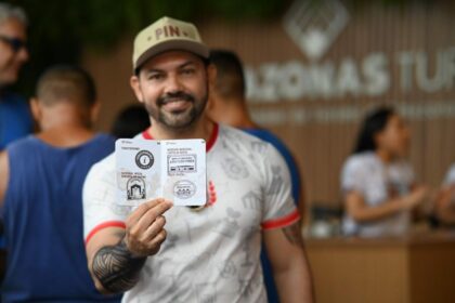 Festival de Parintins 2025: Governo do Amazonas entrega Passaporte Parintins para visitantes na Estação do Turismo