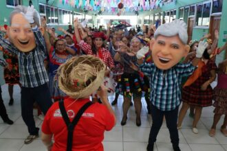Alegria e descontração: Arraial da FUnATI anima público idoso com apresentações de grupos de dança e música ao vivo