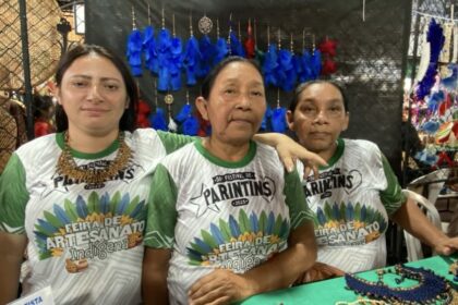 Festival de Parintins 2025: Cachaça indígena conquista visitantes na 5ª Feira de Artesanato da Fepiam