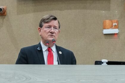 Proposta de Zé Ricardo para reajuste maior a professores de Manaus é rejeitada