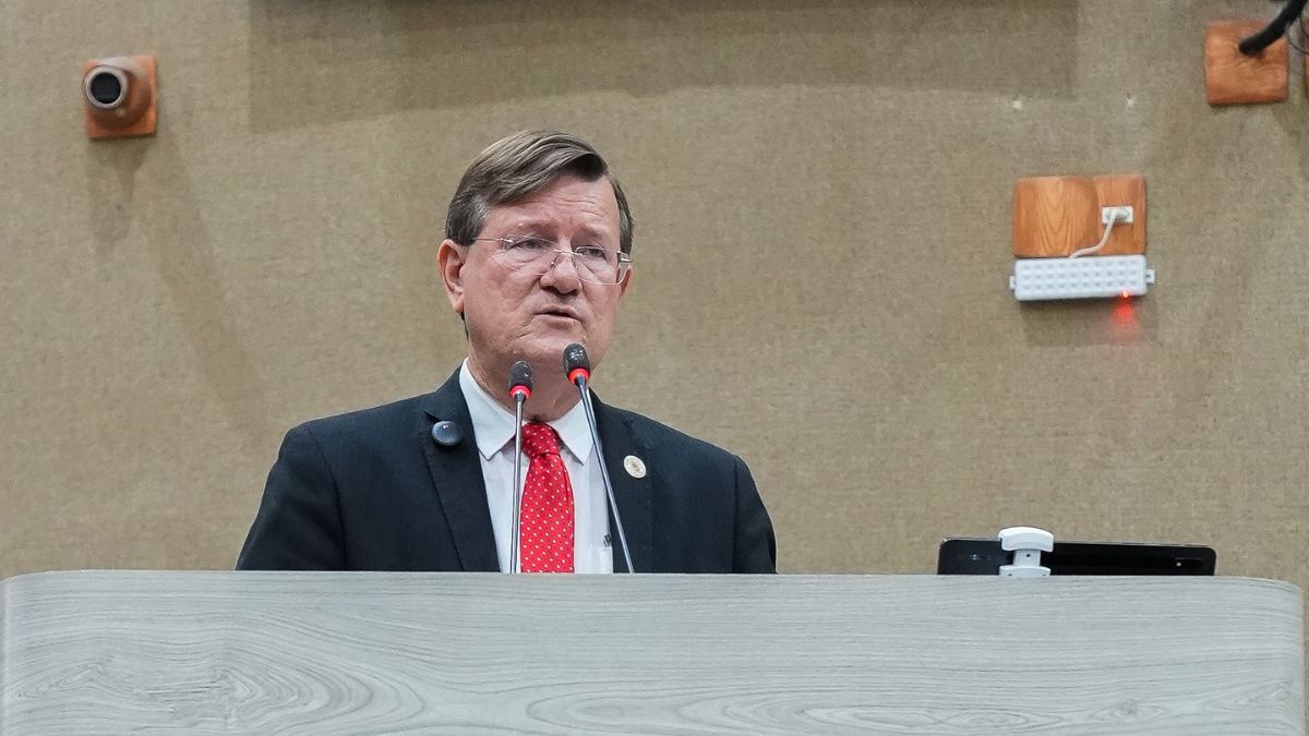 Proposta de Zé Ricardo para reajuste maior a professores de Manaus é rejeitada