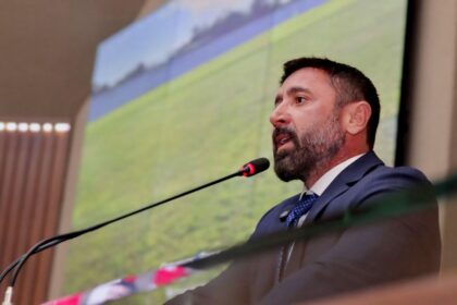 Boa Vista do Ramos ganha novo estádio com emenda de R$ 500 mil do deputado Carlinhos Bessa