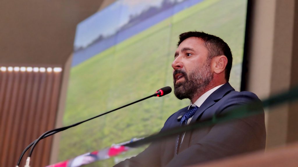 Boa Vista do Ramos ganha novo estádio com emenda de R$ 500 mil do deputado Carlinhos Bessa