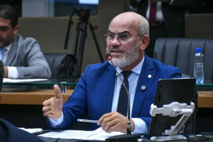 Cabo Maciel parabeniza governador Wilson Lima pelo lançamento de novos editais da UEA e destaca importância do curso de Inteligência Artificial
