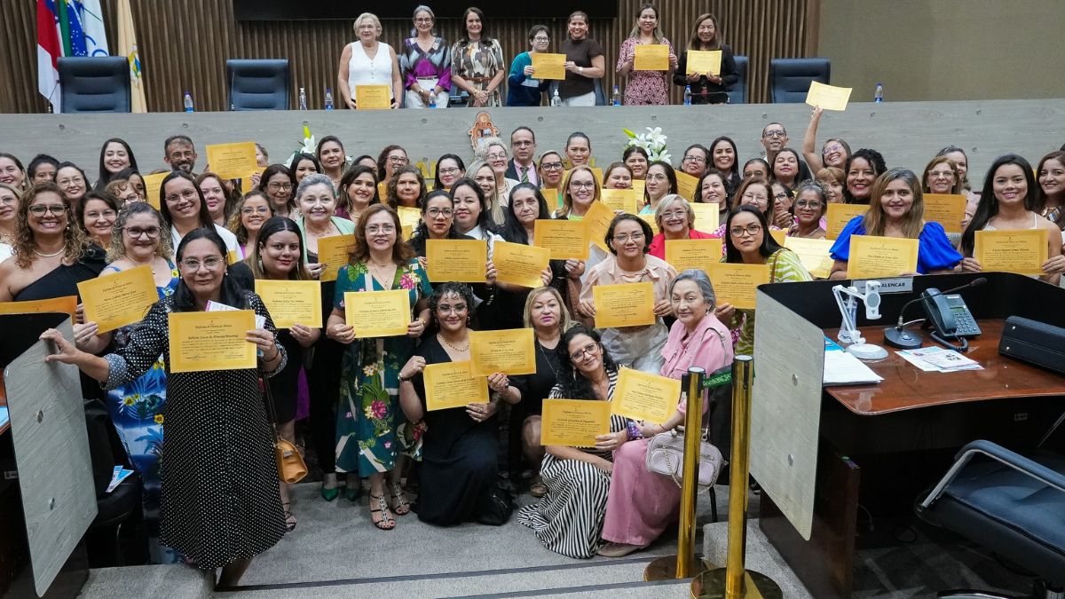Câmara Municipal de Manaus homenageia assistentes sociais em Reunião Solene