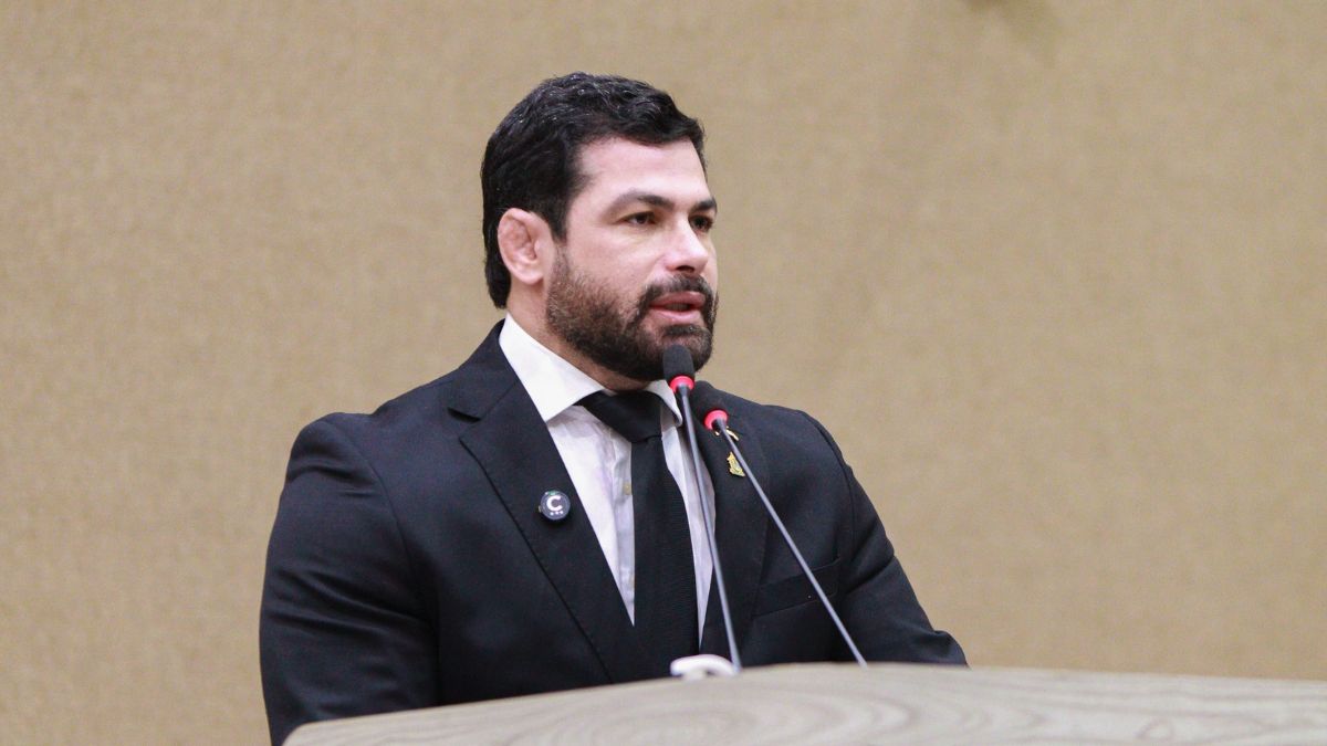 Capitão Carpê alerta para falhas no controle de frequência nas unidades de saúde de Manaus