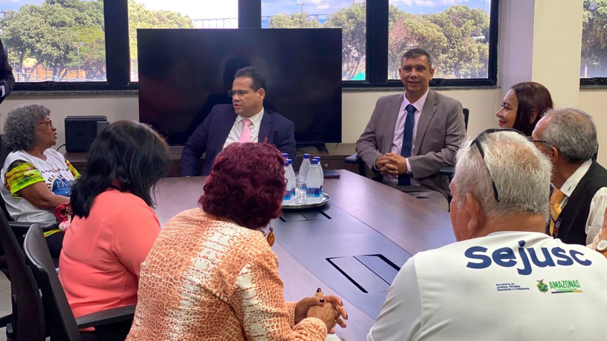 Carlos Pai Amado discute melhorias no transporte público para idosos de Manaus