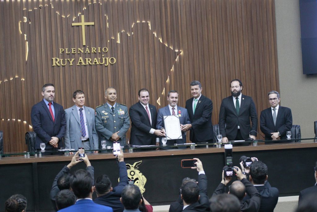 Comandante Dan concede medalha a diretor-geral da Polícia Federal, delegado Andrei Augusto Passos Rodrigues