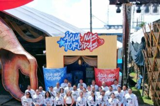 Parintins 2025: ‘Água nas Torcidas’ da Cosama distribui cerca de 600 mil copos envasados durante o festival