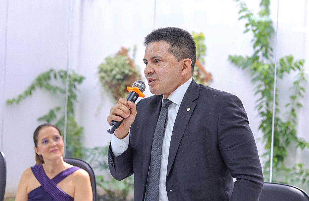Delegado Péricles participa do lançamento do Observatório do Câncer do Amazonas, financiado com emenda de sua autoria