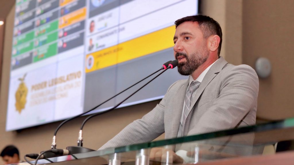 Deputado Carlinhos Bessa destaca avanços do programa Ilumina+ e defende implantação de câmeras de reconhecimento facial no interior do Amazonas