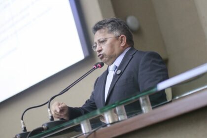 Deputado Sinésio Campos denuncia taxas abusivas no Porto de Manaus e descumprimento de lei sobre pagamento com cartão