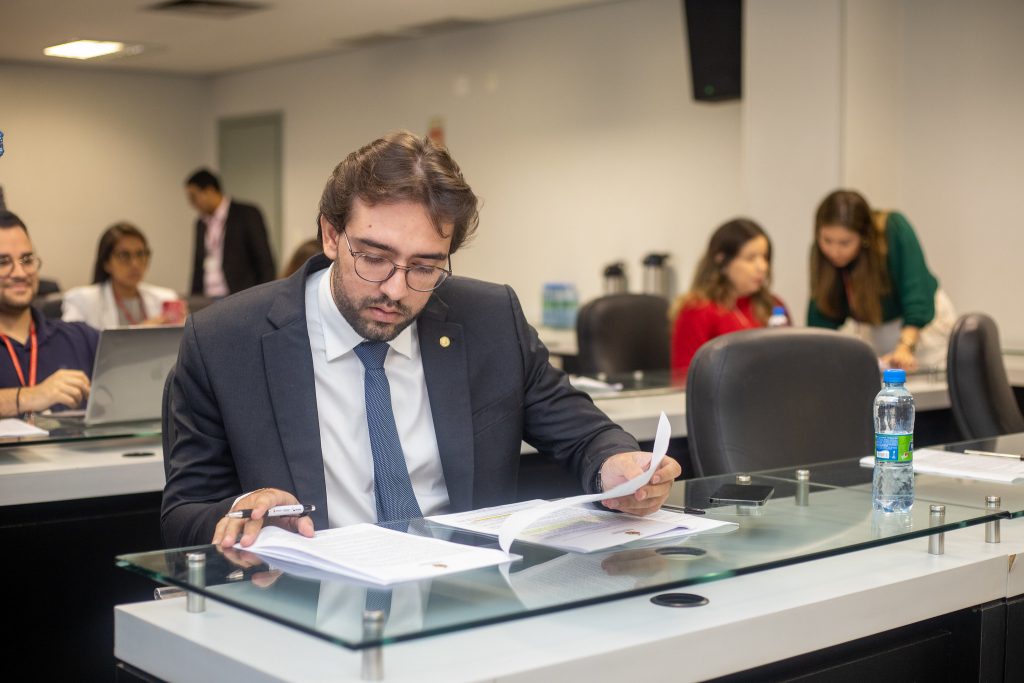 Deputado Thiago Abrahim destaca importância do curso de inteligência artificial da UEA para Itacoatiara e Parintins