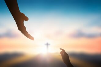 Transbordar em Deus: como viver uma vida cheia da graça divina