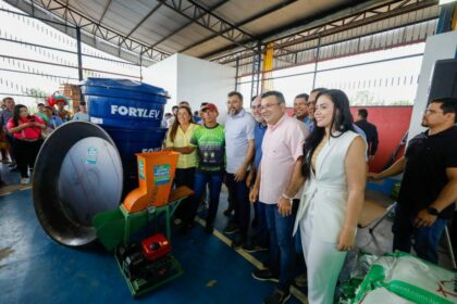 Em Barreirinha, governador Wilson Lima entrega implementos agrícolas para fortalecer cadeias produtivas da região