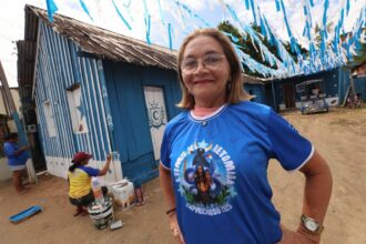 Festival de Parintins 2025: Muros de casas da Ilha Tupinambarana guardam histórias da cultura parintinense