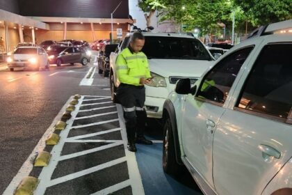 Autuação de 38 motoristas por uso irregular de vagas especiais