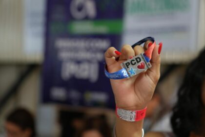 Festival de Parintins 2025: Pessoas com Deficiência recebem pulseiras credenciadas para Festa dos Visitantes