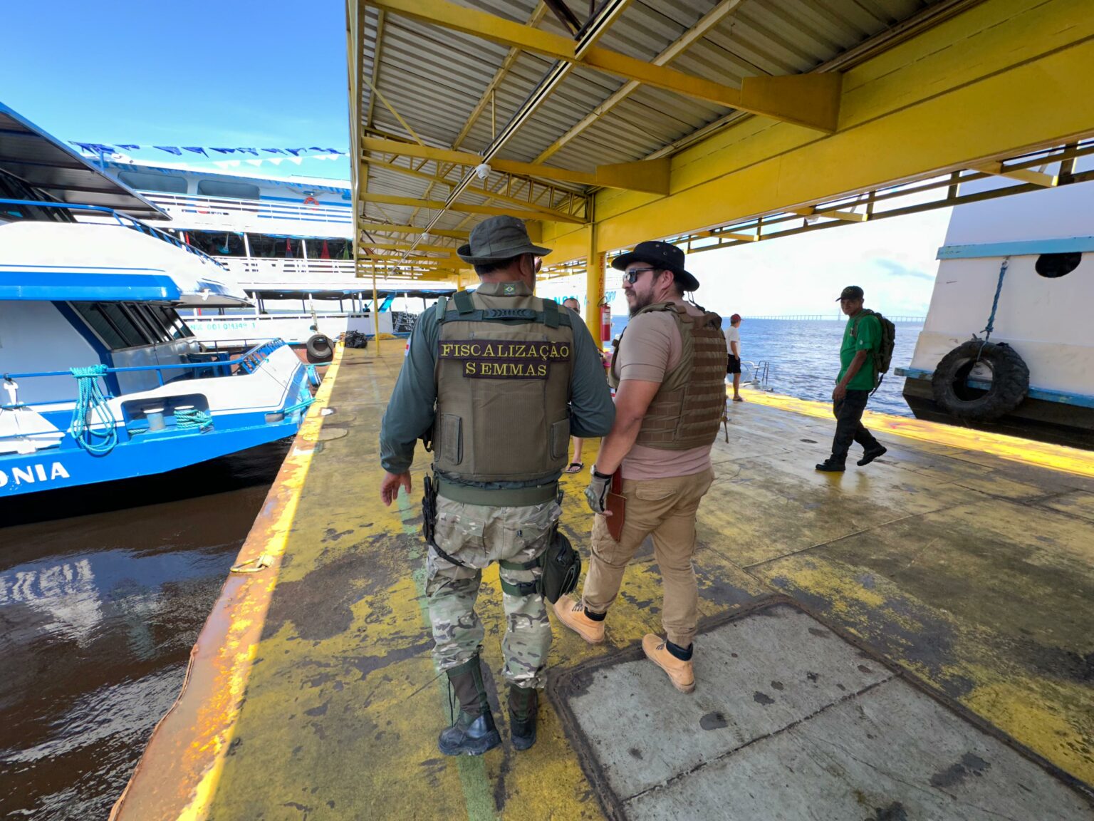 Prefeitura de Manaus realiza ação de educação ambiental em embarcações