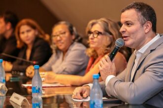 Rodrigo Sá reforça apoio aos assistentes sociais e à defesa das políticas públicas durante workshop na Aleam