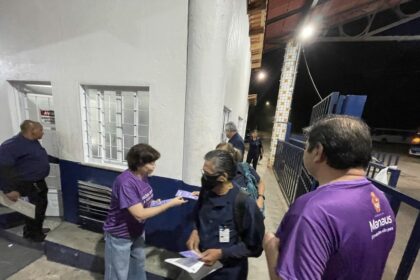 Prefeitura de Manaus leva ação educativa do ‘Junho Violeta’ às garagens de ônibus