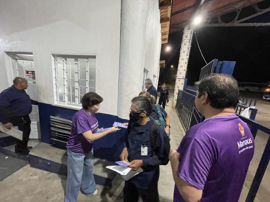 Prefeitura de Manaus leva ação educativa do ‘Junho Violeta’ às garagens de ônibus